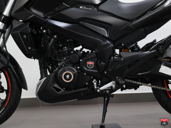 Foto Miniatura Bajaj DOMINAR 400 2025