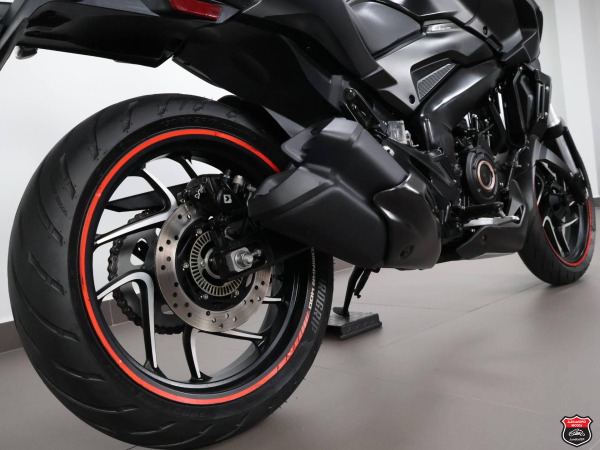Foto Miniatura Bajaj DOMINAR 400 2025