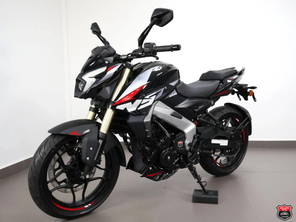Foto Miniatura Bajaj DOMINAR NS400Z 2026
