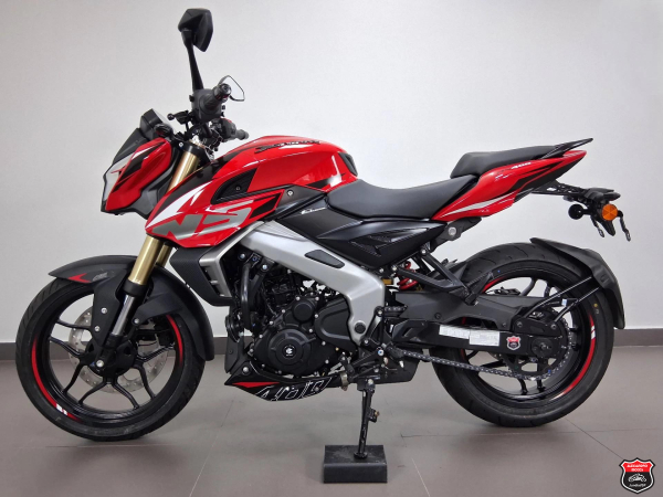 Foto Miniatura Bajaj DOMINAR NS400Z 2026