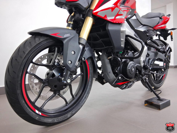 Foto Miniatura Bajaj DOMINAR NS400Z 2026
