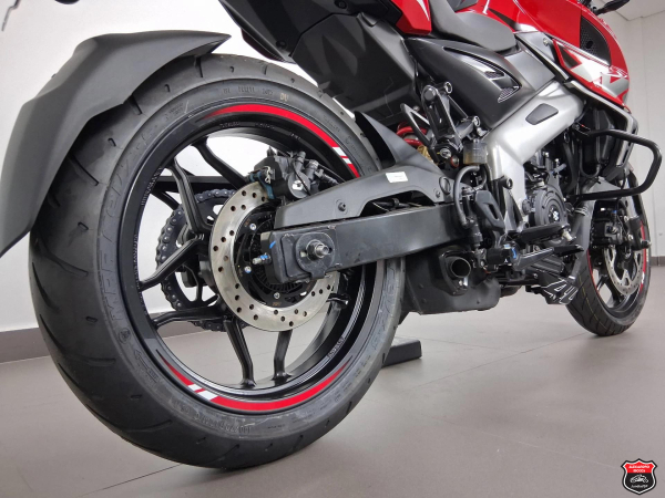Foto Miniatura Bajaj DOMINAR NS400Z 2026
