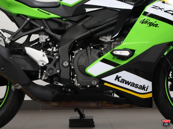 Foto Miniatura Kawasaki NINJA ZX-4R 2026