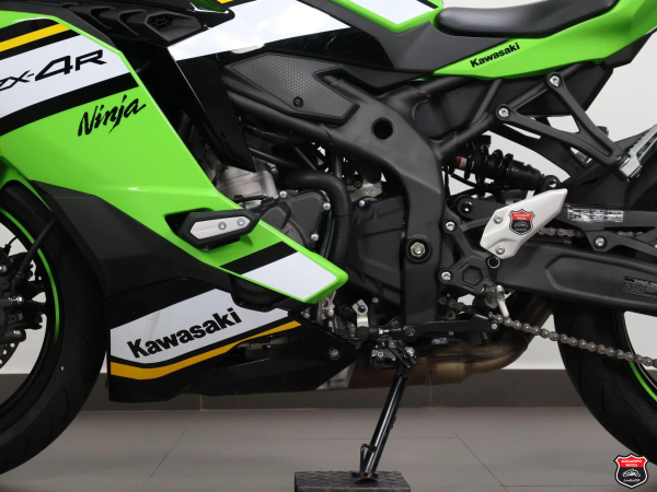 Foto Miniatura Kawasaki NINJA ZX-4R 2026