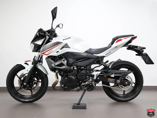 Foto Miniatura Kawasaki Z400 2022