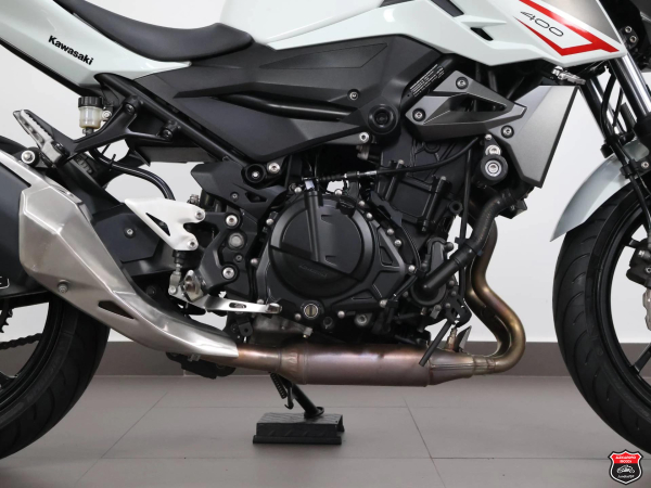 Foto Miniatura Kawasaki Z400 2022