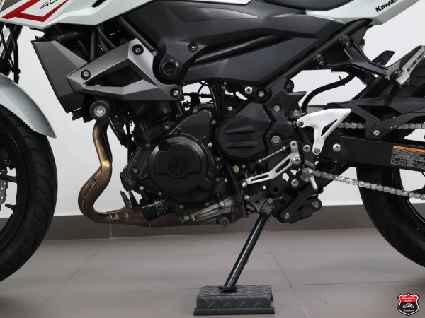 Foto Miniatura Kawasaki Z400 2022
