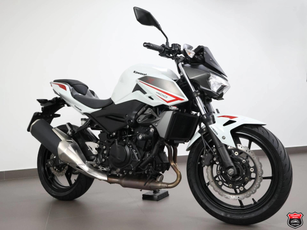 Foto Miniatura Kawasaki Z400 2022