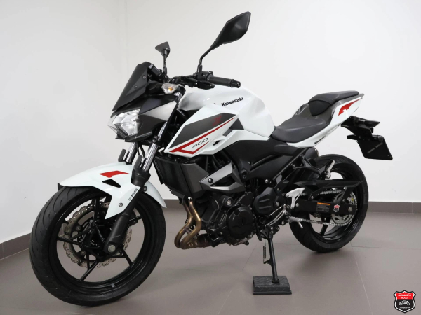 Foto Miniatura Kawasaki Z400 2022