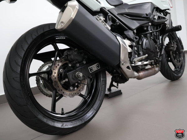Foto Miniatura Kawasaki Z400 2022