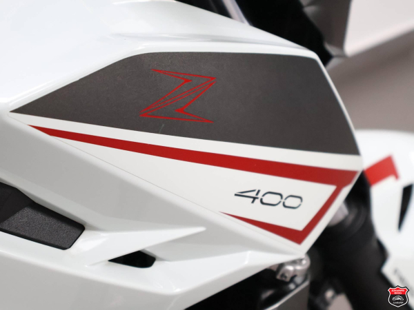 Foto Miniatura Kawasaki Z400 2022