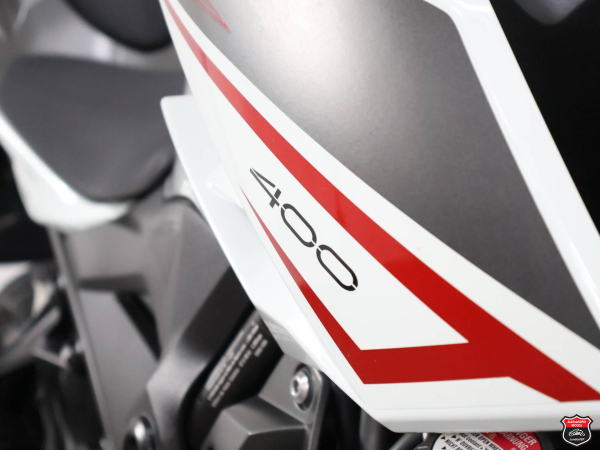 Foto Miniatura Kawasaki Z400 2022