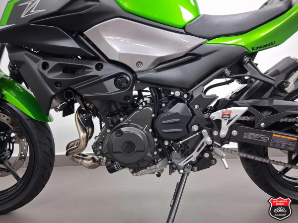 Foto Miniatura Kawasaki Z500 2025