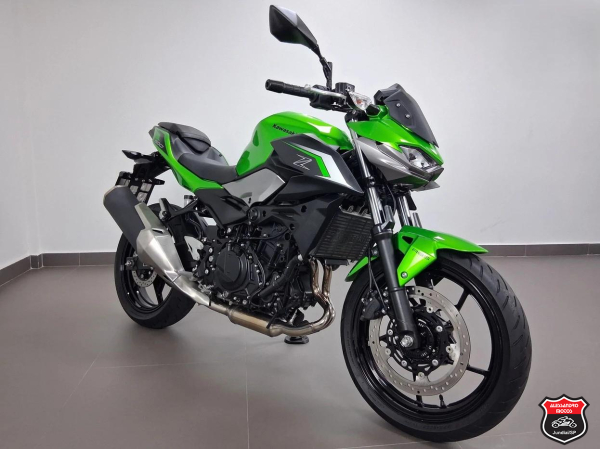 Foto Miniatura Kawasaki Z500 2025