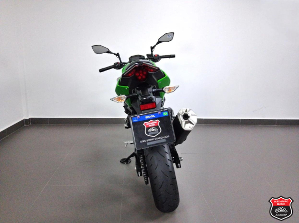 Foto Miniatura Kawasaki Z500 2025