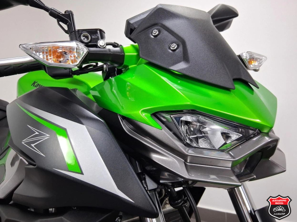 Foto Miniatura Kawasaki Z500 2025