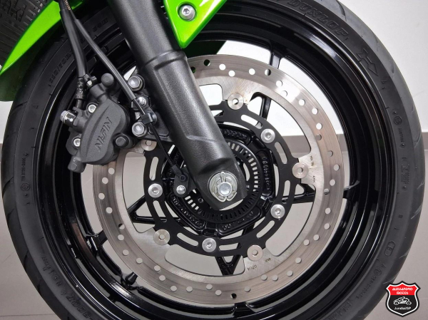 Foto Miniatura Kawasaki Z500 2025