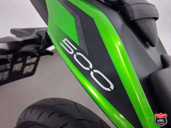 Foto Miniatura Kawasaki Z500 2025