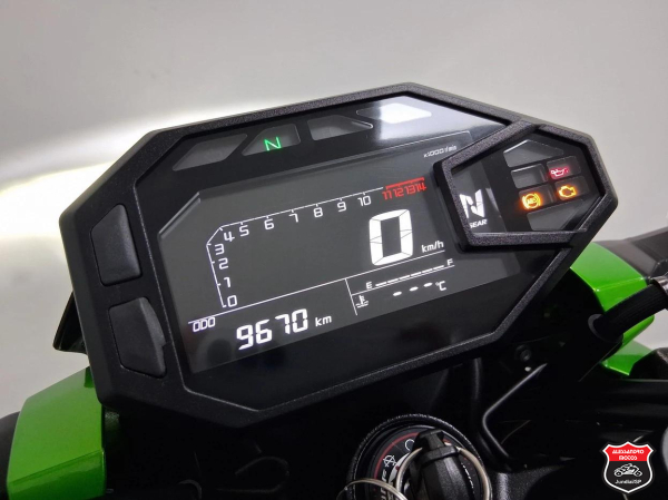 Foto Miniatura Kawasaki Z500 2025