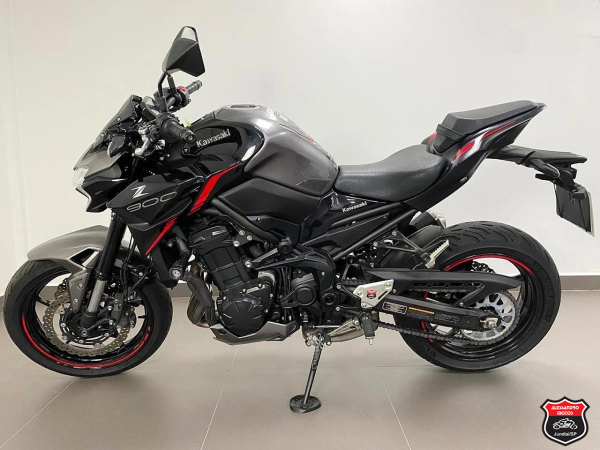 Foto Miniatura Kawasaki Z900 2023