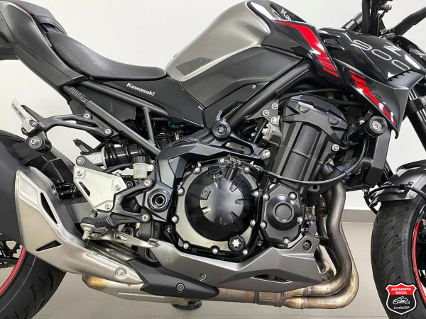 Foto Miniatura Kawasaki Z900 2023
