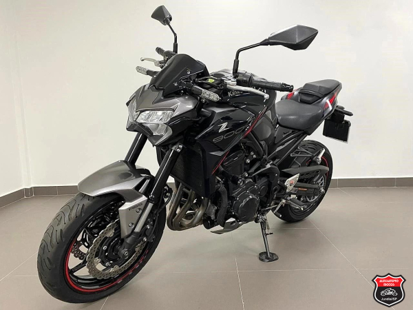 Foto Miniatura Kawasaki Z900 2023