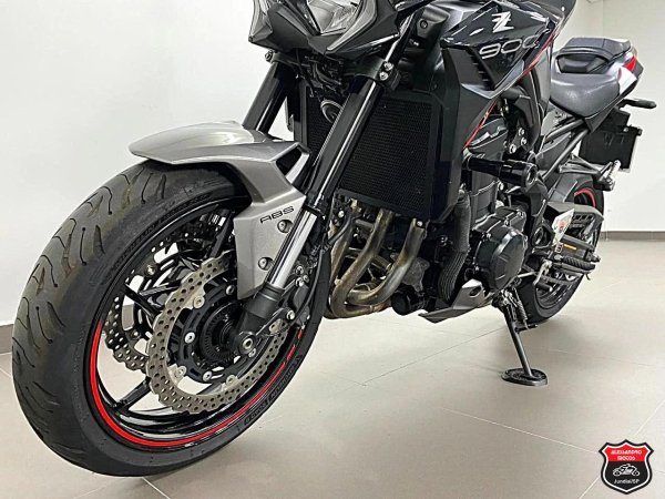 Foto Miniatura Kawasaki Z900 2023