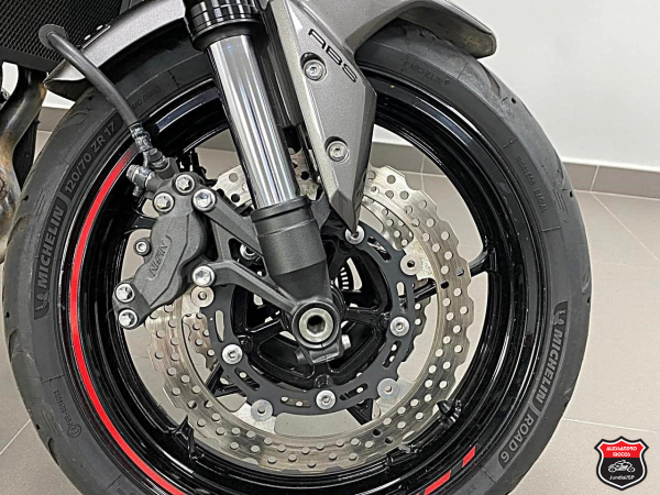 Foto Miniatura Kawasaki Z900 2023