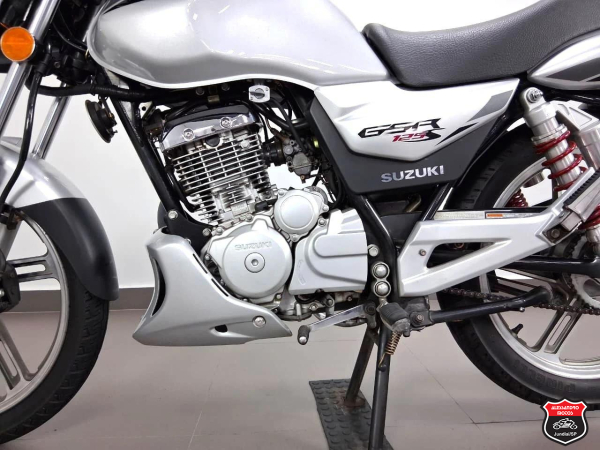 Foto Miniatura Suzuki GSR 125 S 2013