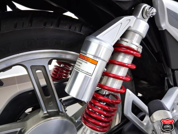 Foto Miniatura Suzuki GSR 125 S 2013