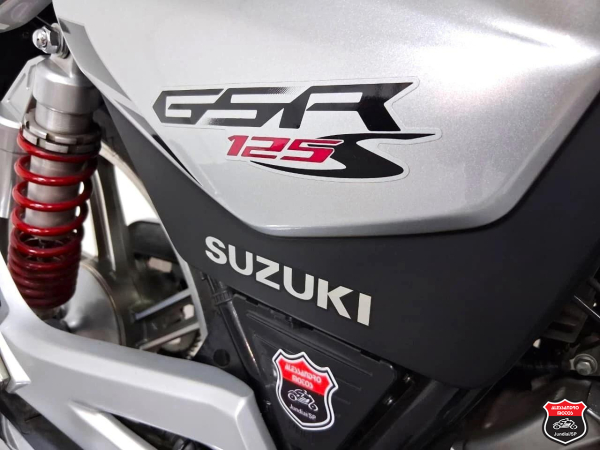 Foto Miniatura Suzuki GSR 125 S 2013