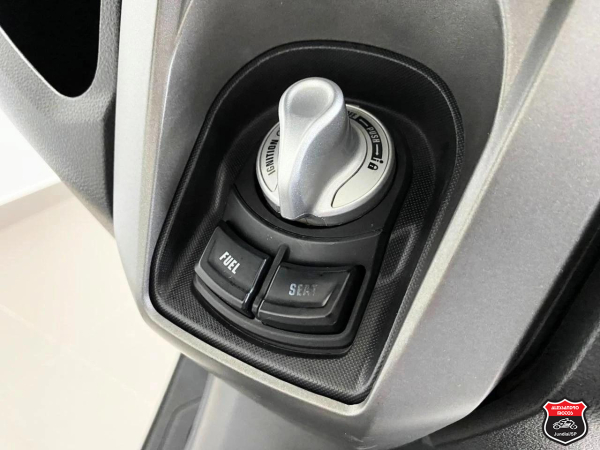 Foto Miniatura Yamaha NMAX CONNECTED 160 ABS 2024