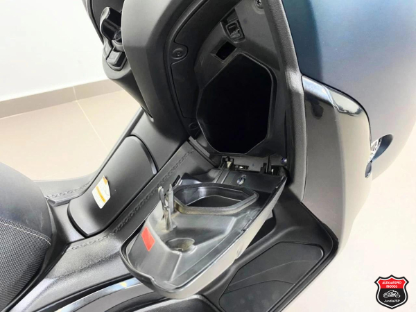 Foto Miniatura Yamaha XMAX ABS 2024